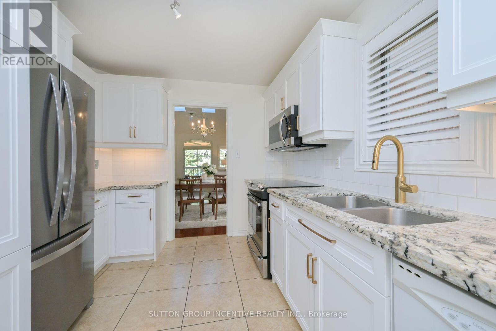 15 Sunset Boulevard, New Tecumseth, Ontario  L9R 1Y8 - Photo 4 - N12371896