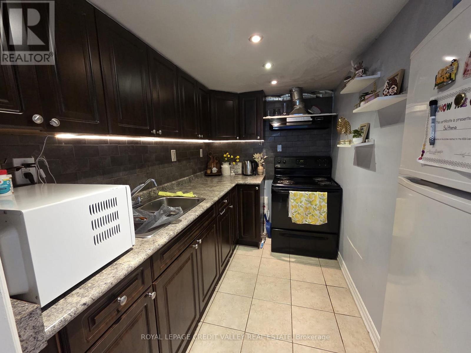 242 Jarrett Xing (Bsmt) Court, Milton, Ontario  L9T 6Z9 - Photo 3 - W12522432