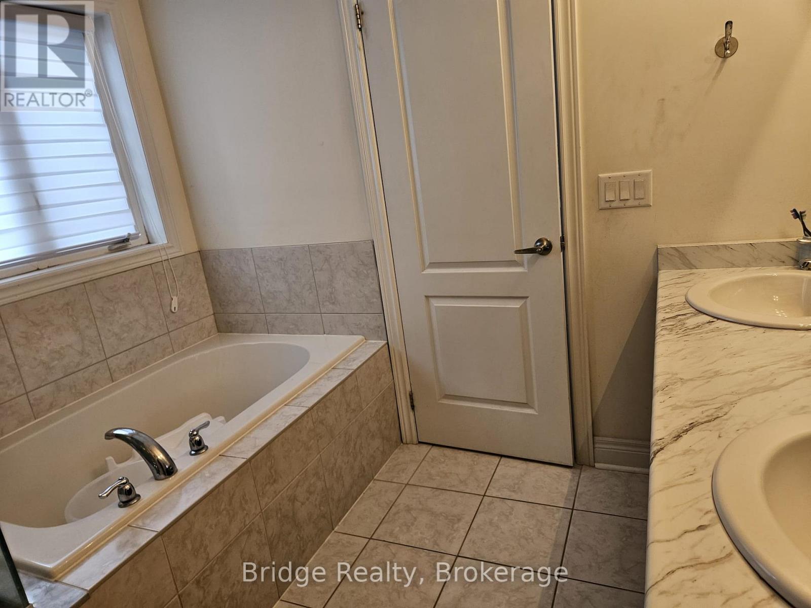 1060 Upper Thames Drive, Woodstock, Ontario N4T 0H2 - Photo 14 - X12528548