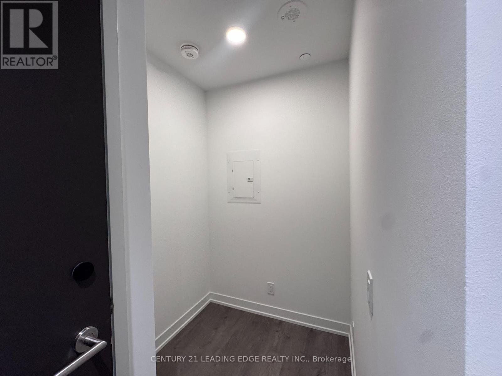 1606 - 39 Mary Street, Barrie, Ontario  L4N 1S9 - Photo 3 - S12499746