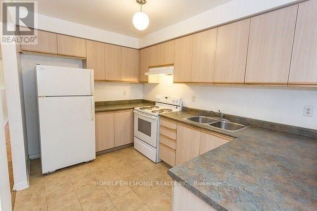 9 - 120 Railroad Street, Brampton (Downtown Brampton), Ontario  L6X 5A1 - Photo 6 - W12460626