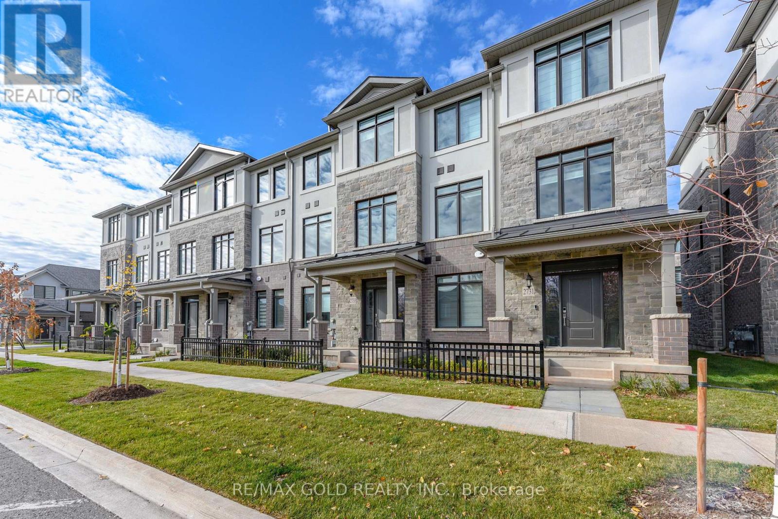 2733 Westoak Trail, Oakville, Ontario  L6M 5T1 - Photo 2 - W12523400