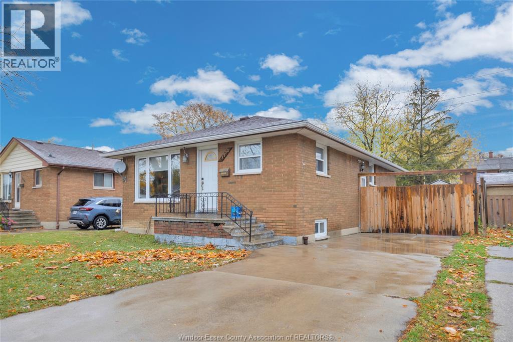 1270 Laurendeau, Windsor, Ontario  N8Y 4B5 - Photo 2 - 25028436