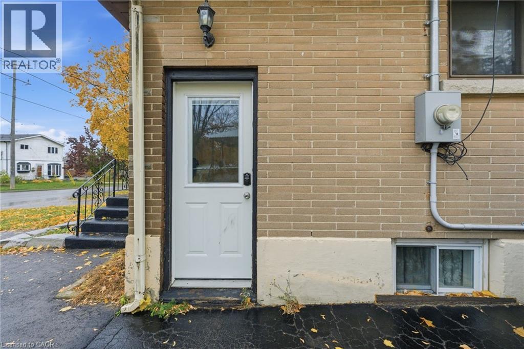 392 Wellington Street, Brantford, Ontario  N3S 4A9 - Photo 3 - 40786833