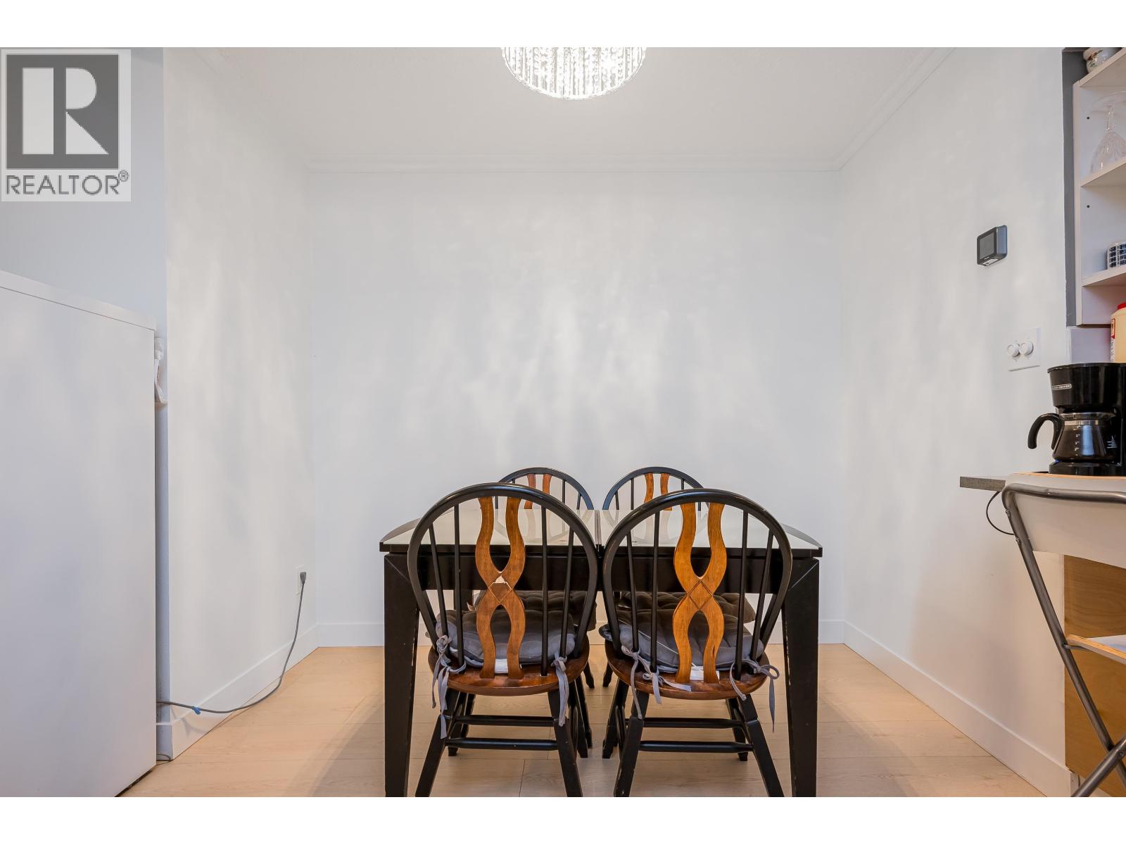 4814 Fernglen Drive, Burnaby, British Columbia  V5G 3V7 - Photo 4 - R3053131