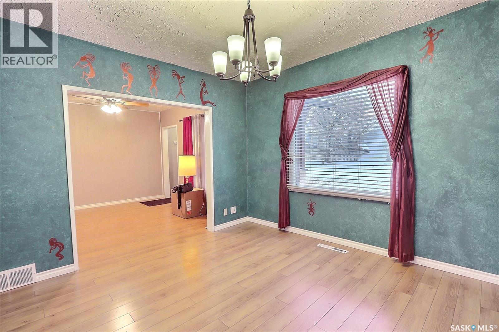 422 20th Street E, Prince Albert, Saskatchewan  S6V 1L1 - Photo 2 - SK023702