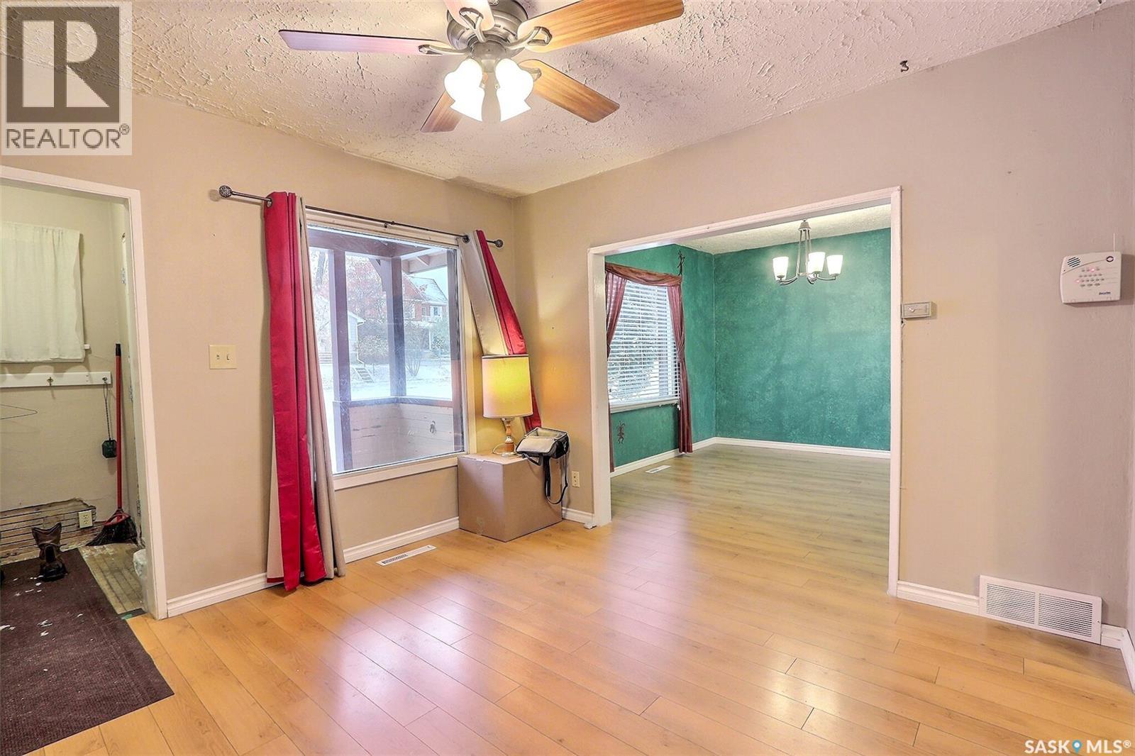 422 20th Street E, Prince Albert, Saskatchewan  S6V 1L1 - Photo 4 - SK023702