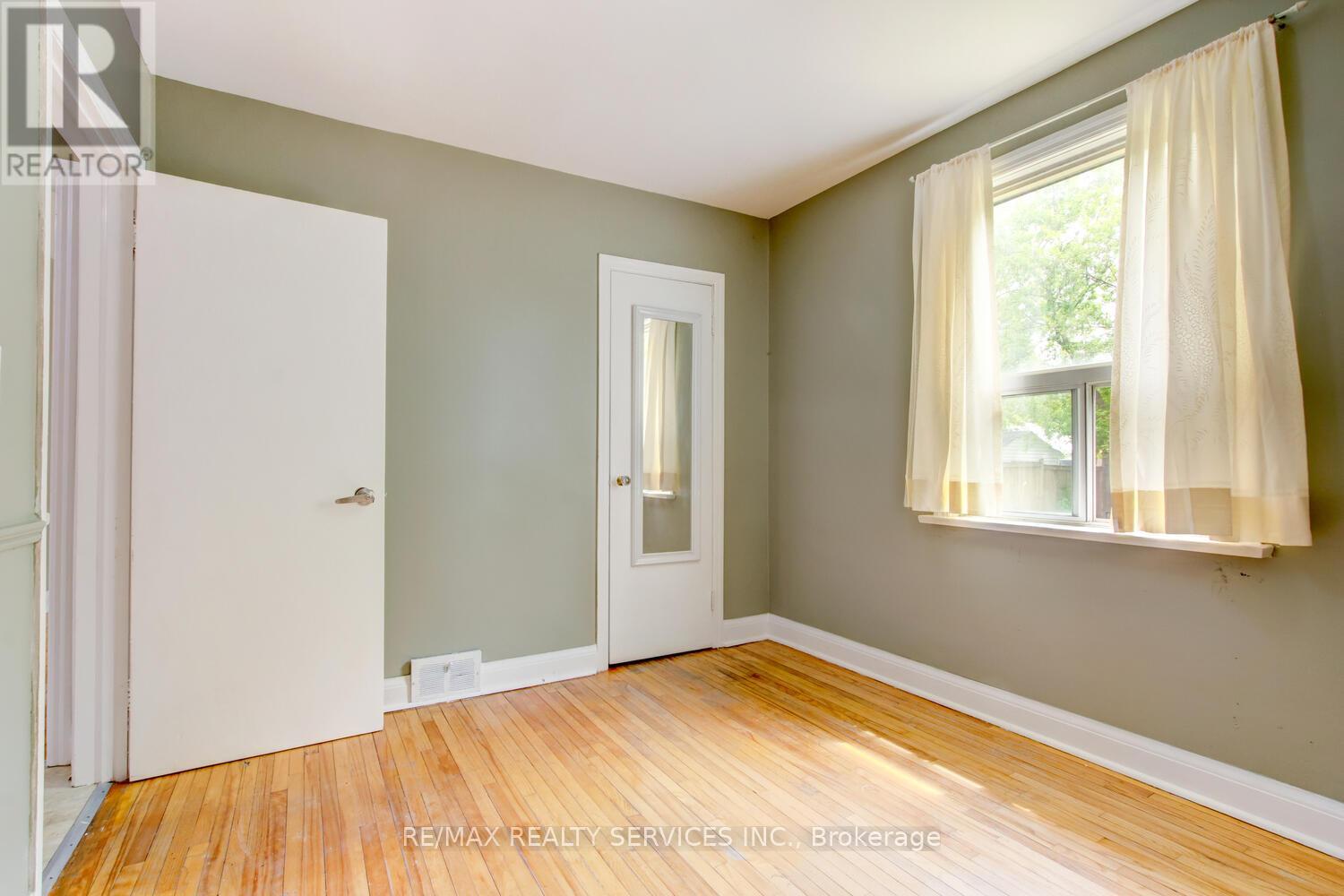 29 Woodward Avenue, Brampton, Ontario  L6V 1K2 - Photo 17 - W12346900