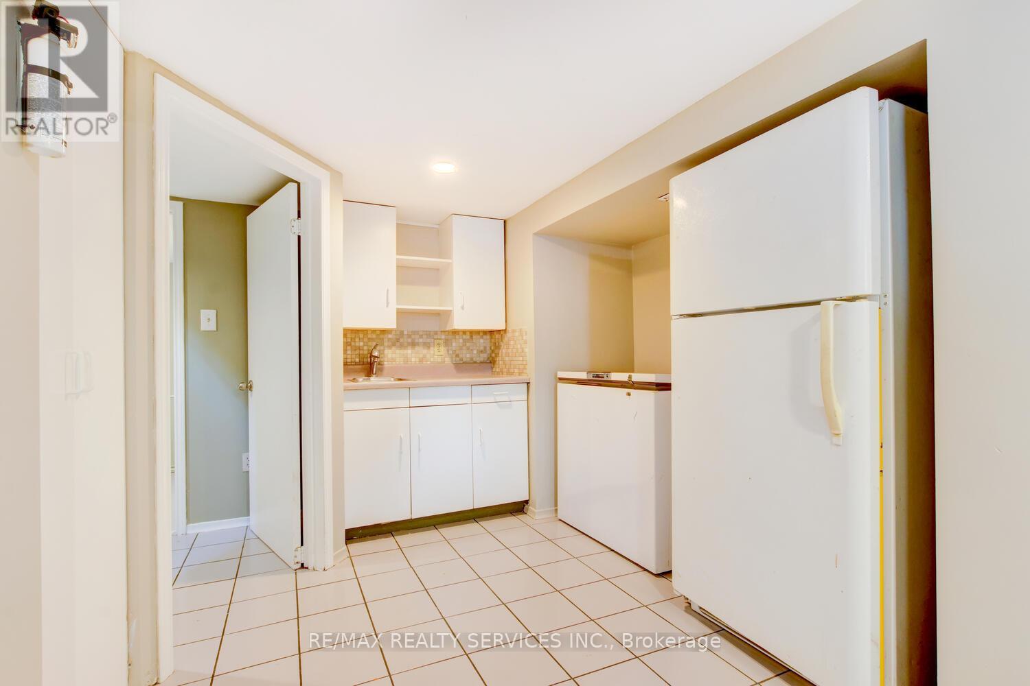 29 Woodward Avenue, Brampton, Ontario  L6V 1K2 - Photo 20 - W12346900