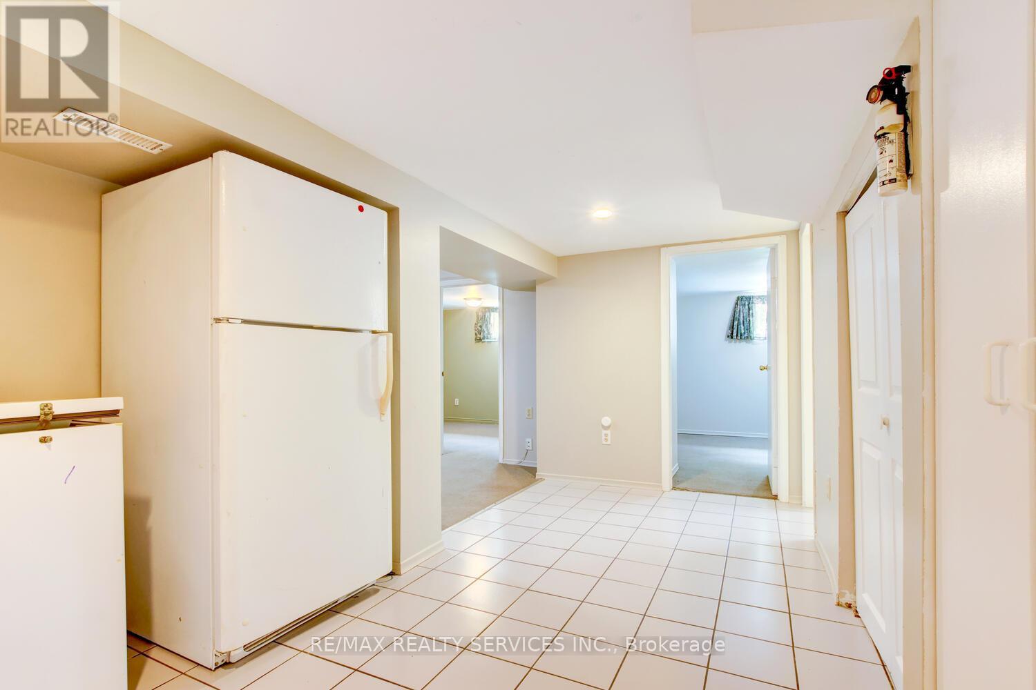 29 Woodward Avenue, Brampton, Ontario  L6V 1K2 - Photo 19 - W12346900