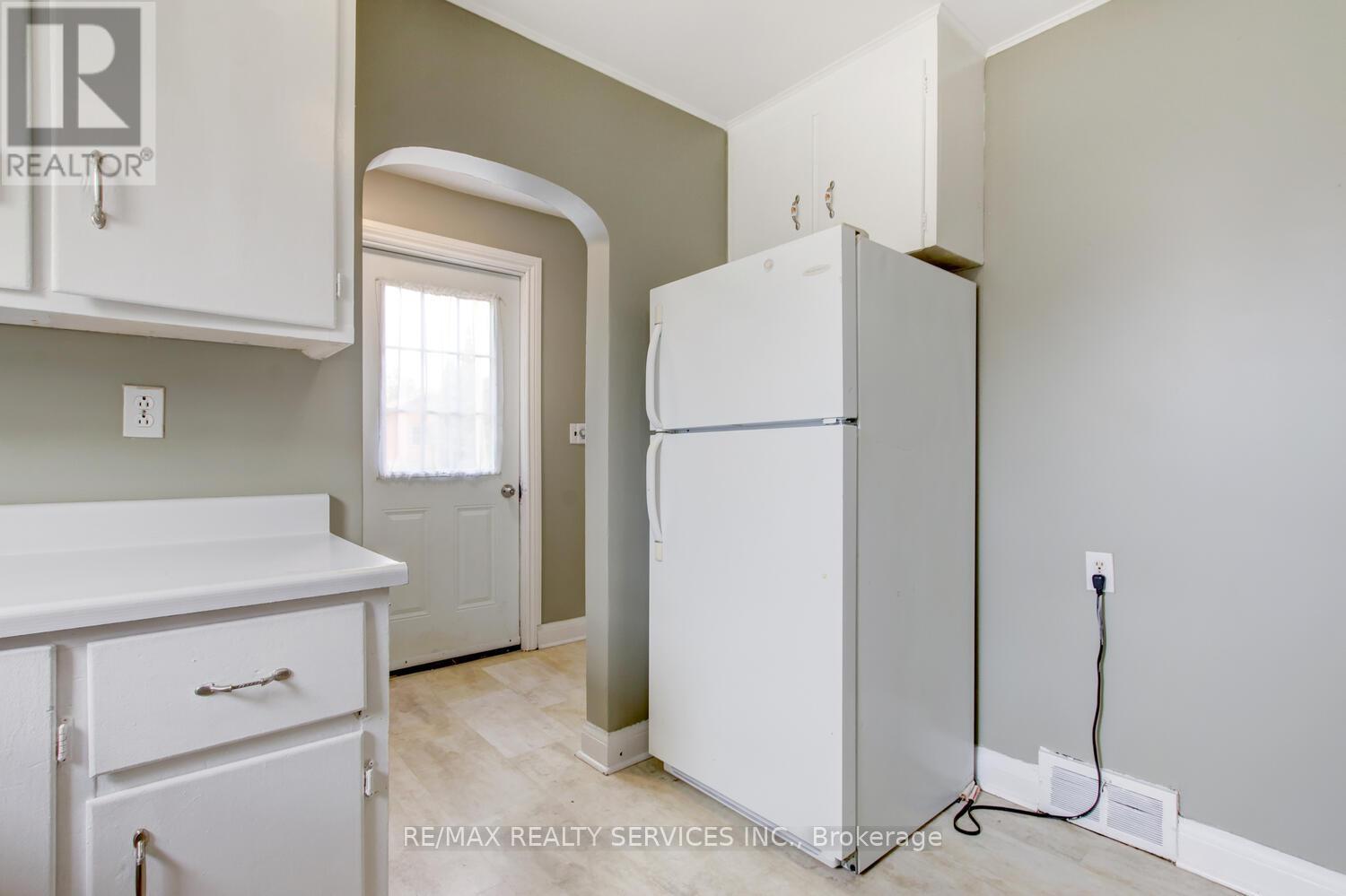 29 Woodward Avenue, Brampton, Ontario  L6V 1K2 - Photo 12 - W12346900