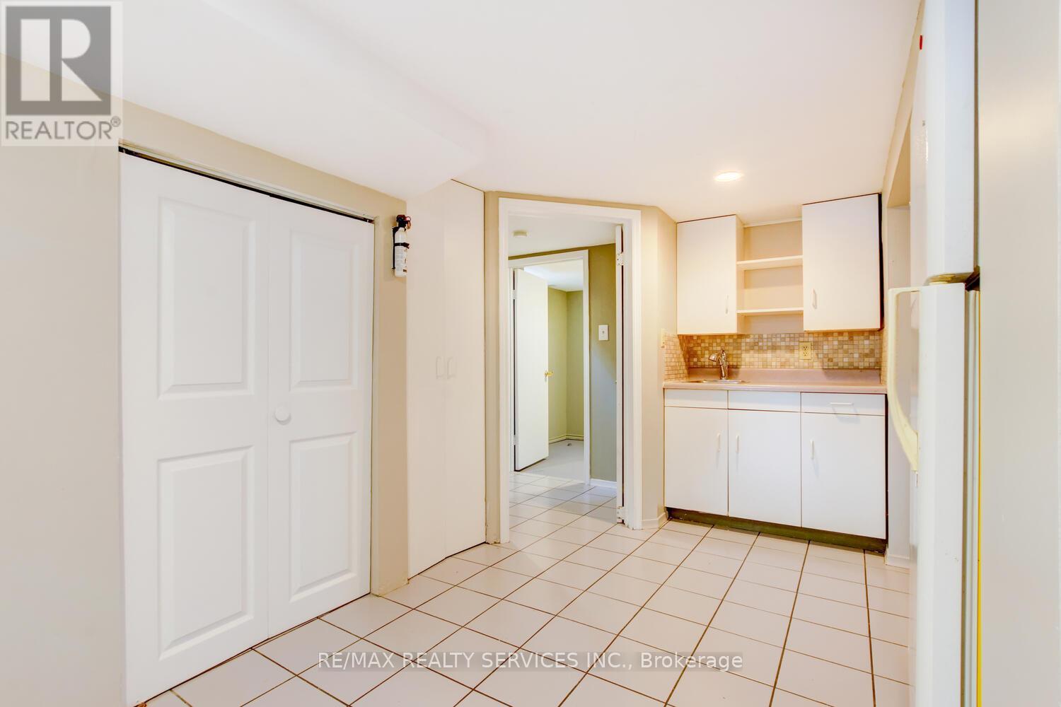 29 Woodward Avenue, Brampton, Ontario  L6V 1K2 - Photo 21 - W12346900