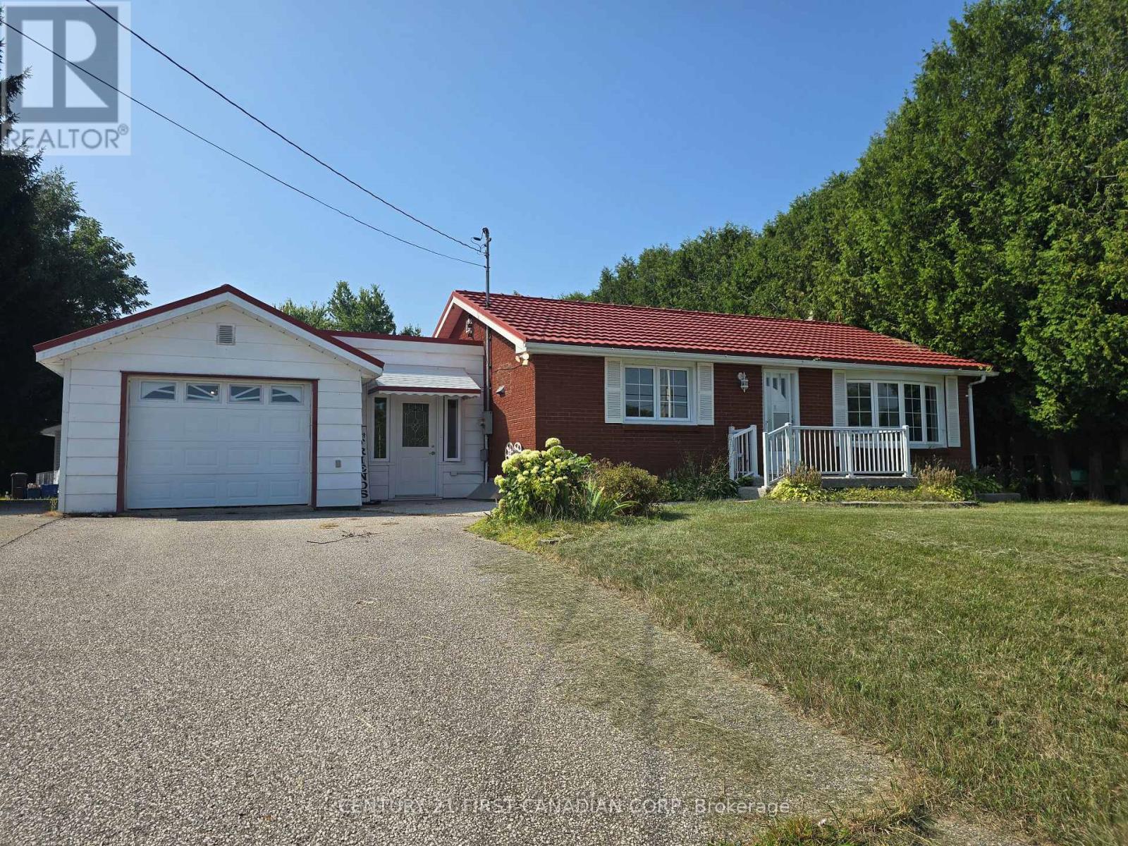 43409 Sparta Line, Central Elgin, Ontario  N5P 3S8 - Photo 2 - X12337363