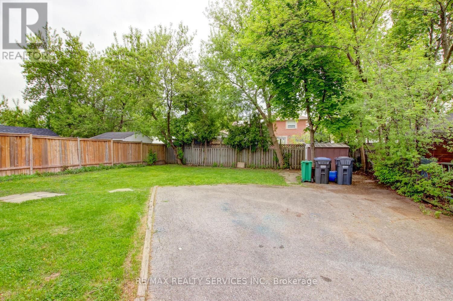 29 Woodward Avenue, Brampton, Ontario  L6V 1K2 - Photo 33 - W12346900