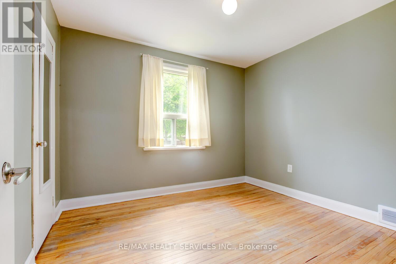 29 Woodward Avenue, Brampton, Ontario  L6V 1K2 - Photo 16 - W12346900