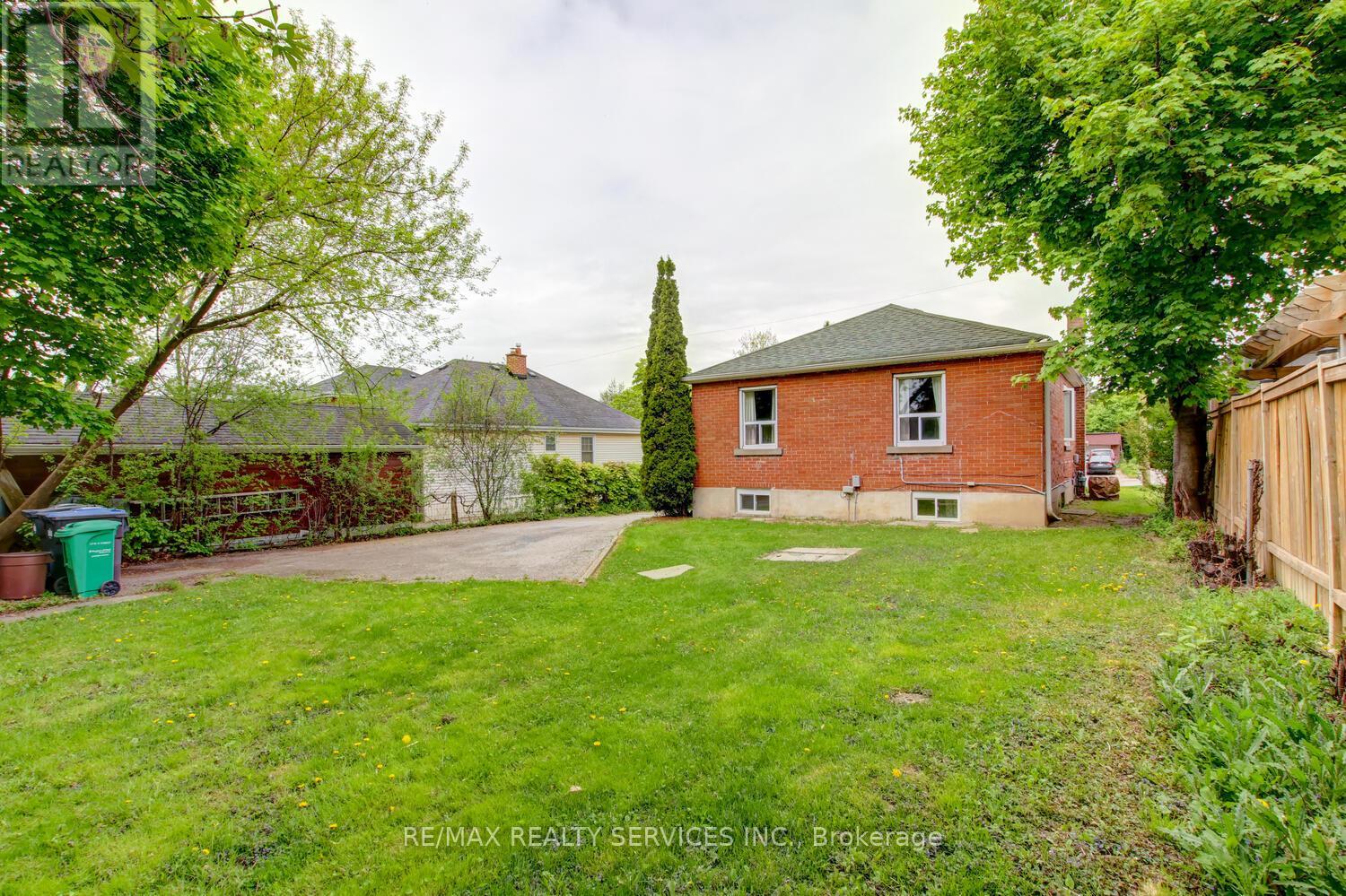 29 Woodward Avenue, Brampton, Ontario  L6V 1K2 - Photo 35 - W12346900