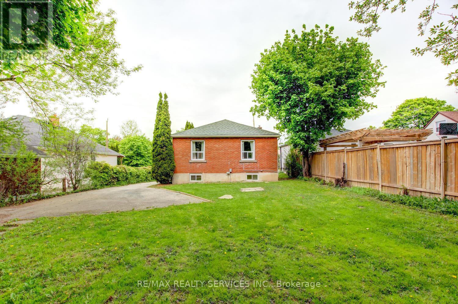 29 Woodward Avenue, Brampton, Ontario  L6V 1K2 - Photo 36 - W12346900