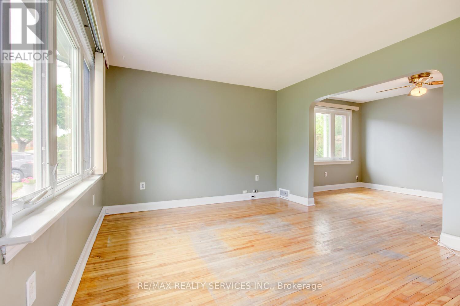 29 Woodward Avenue, Brampton, Ontario  L6V 1K2 - Photo 3 - W12346900