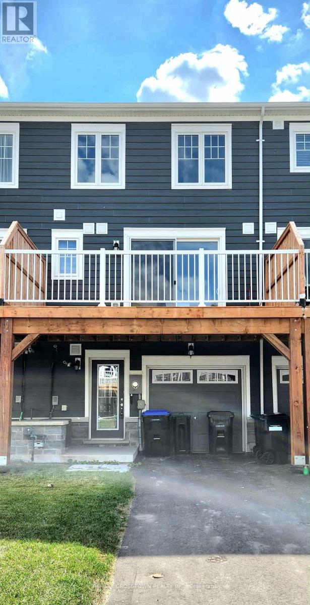 71 Shelburne Avenue, Wasaga Beach, Ontario  L9Z 0L2 - Photo 2 - S12380534