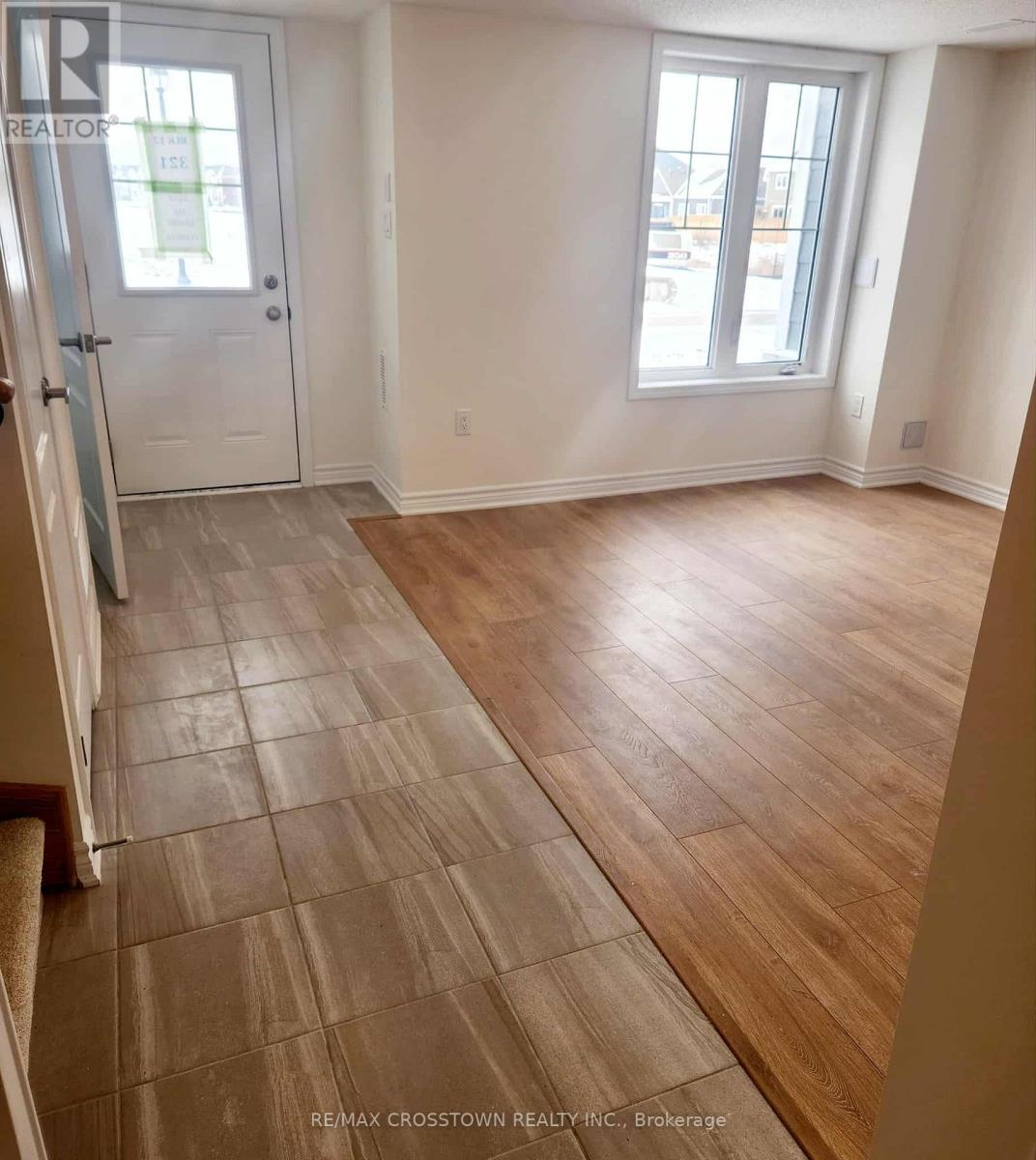 71 Shelburne Avenue, Wasaga Beach, Ontario  L9Z 0L2 - Photo 4 - S12380534