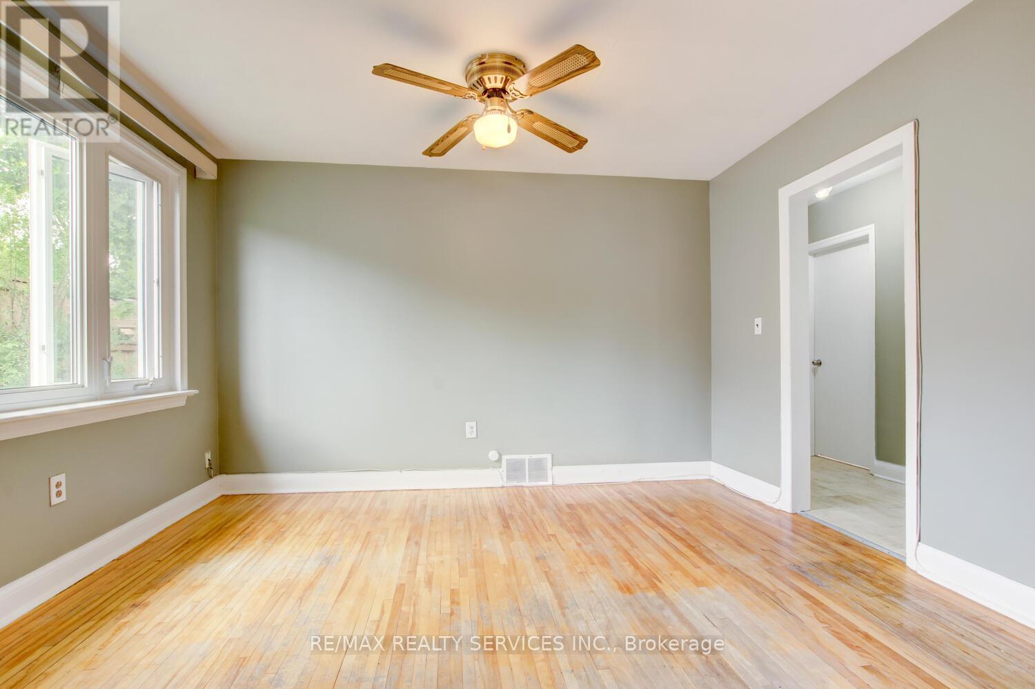 29 Woodward Avenue, Brampton, Ontario  L6V 1K2 - Photo 6 - W12346900