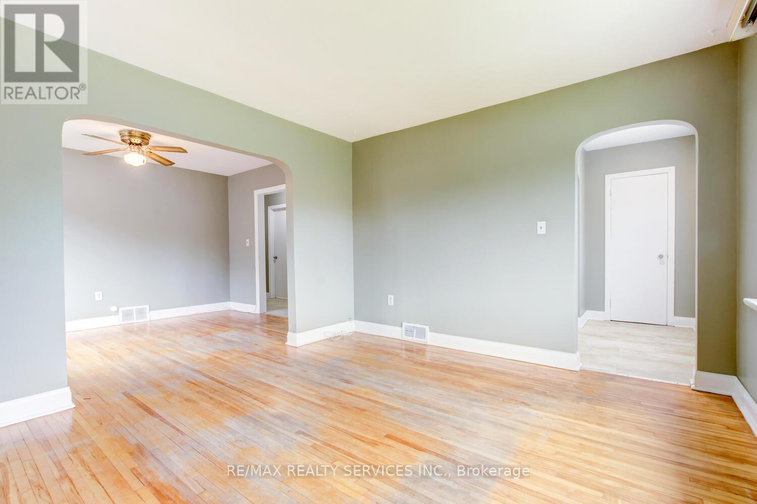 29 Woodward Avenue, Brampton, Ontario  L6V 1K2 - Photo 5 - W12346900