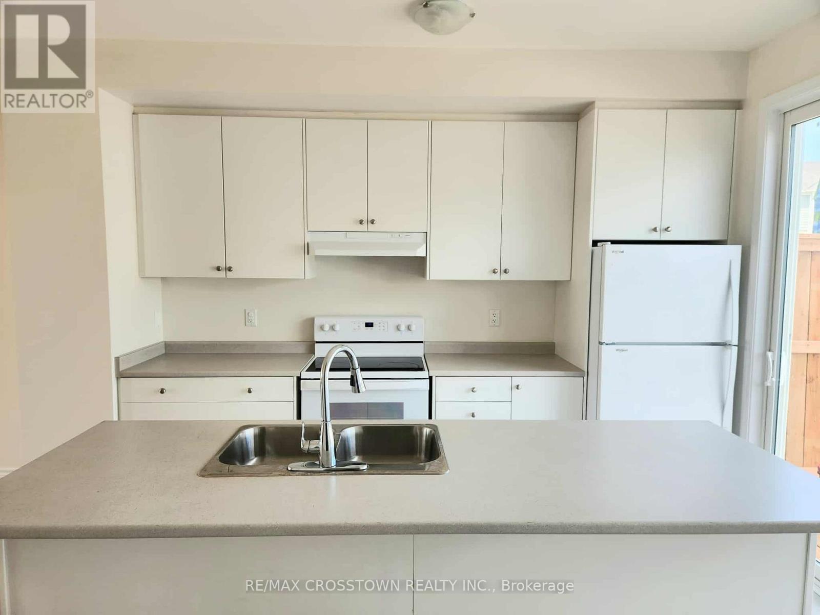 71 Shelburne Avenue, Wasaga Beach, Ontario  L9Z 0L2 - Photo 7 - S12380534