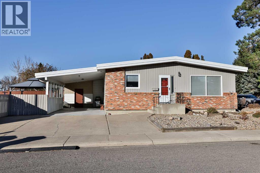 1517 14 Avenue N, Lethbridge, Alberta  T1H 1V4 - Photo 1 - A2268551