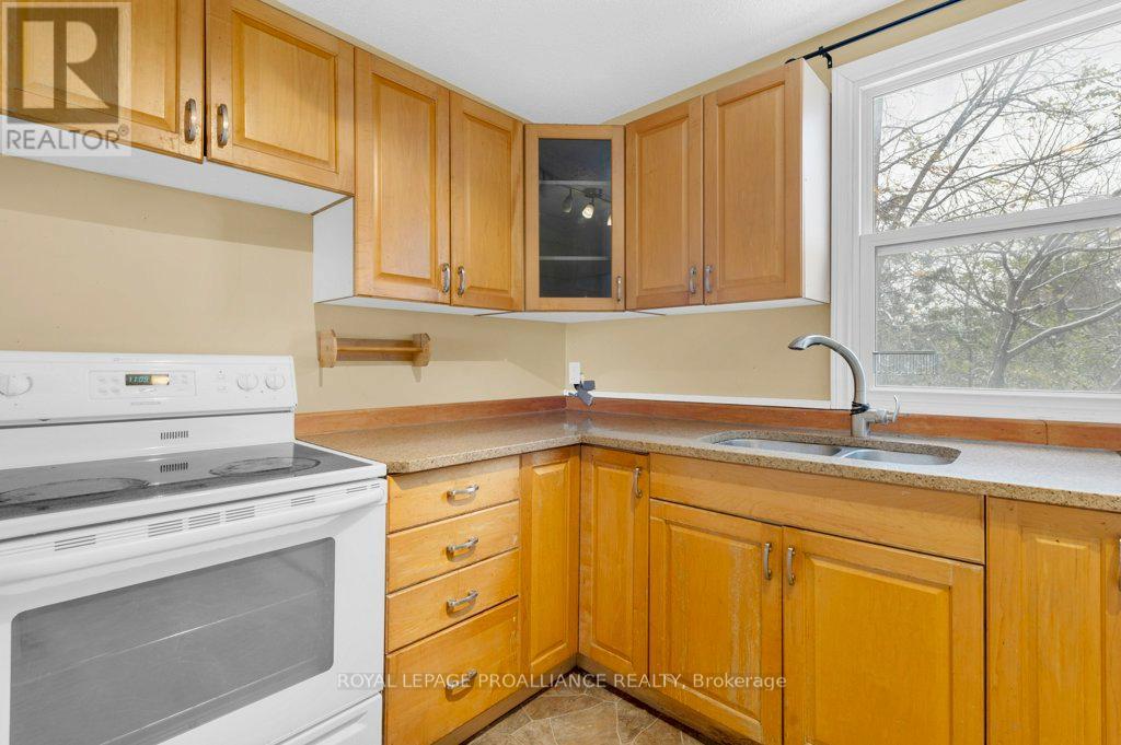 325 Sidney Street, Belleville, Ontario K8P 3Z5 - Photo 11 - X12528806