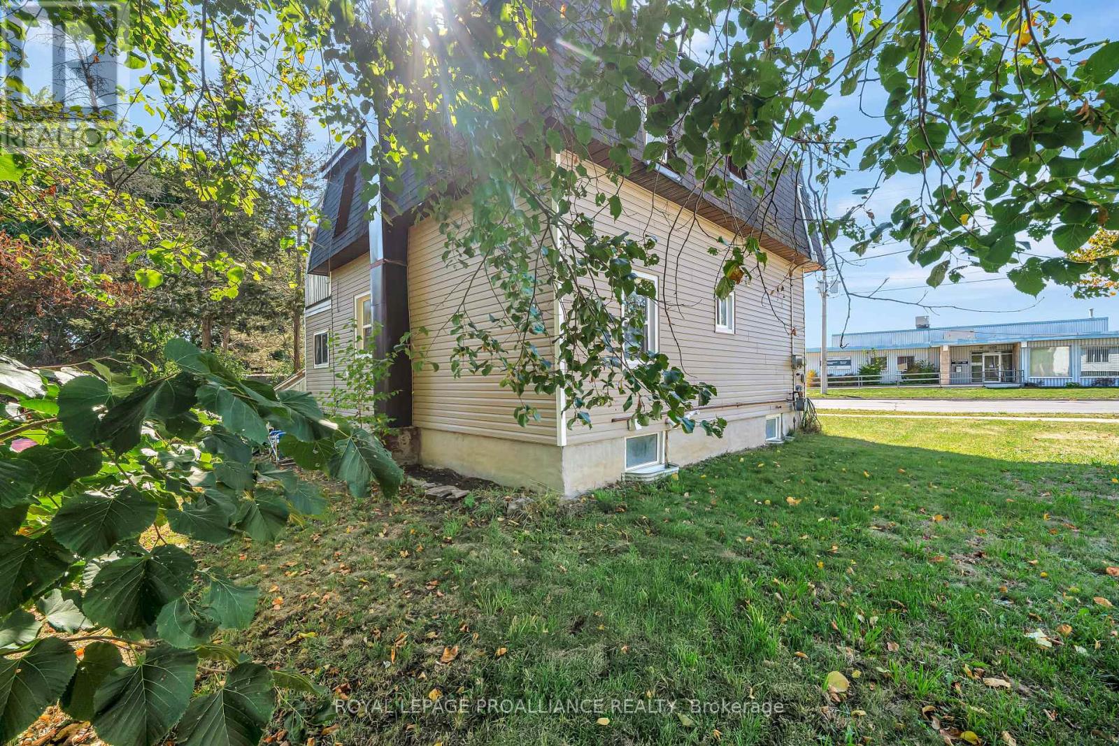 325 Sidney Street, Belleville, Ontario K8P 3Z5 - Photo 37 - X12528806