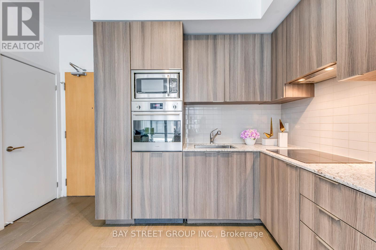 405 - 11 Wellesley Street W, Toronto, Ontario  M4Y 1E8 - Photo 11 - C12528620