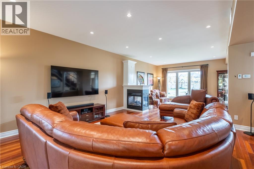 8881 Joseph Court, Niagara Falls, Ontario  L2H 3P1 - Photo 5 - 40779728