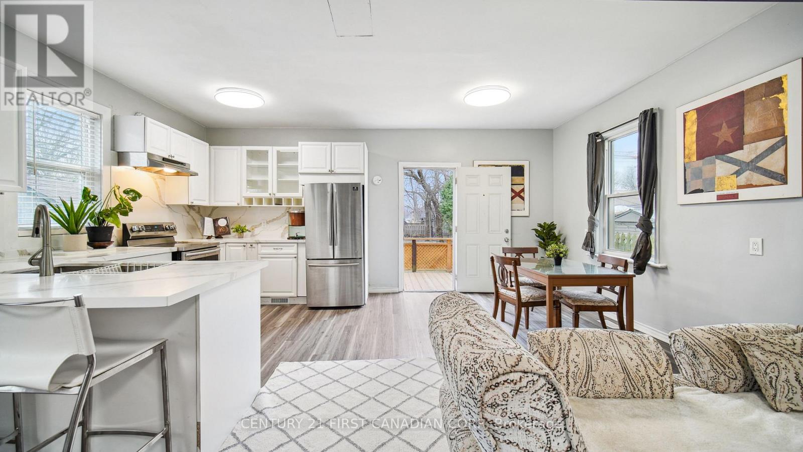 417 Grey Street, London East, Ontario  N6B 1H1 - Photo 4 - X12528828