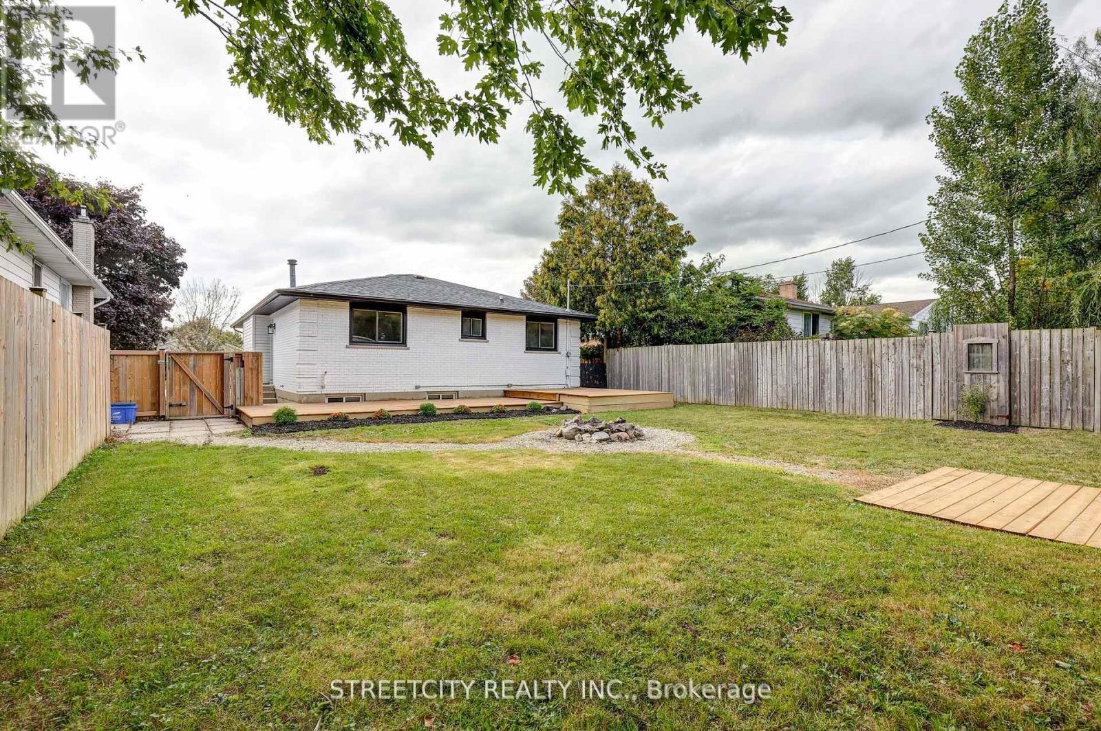 58 Manor Road, St. Thomas, Ontario  N5R 5N7 - Photo 50 - X12528926