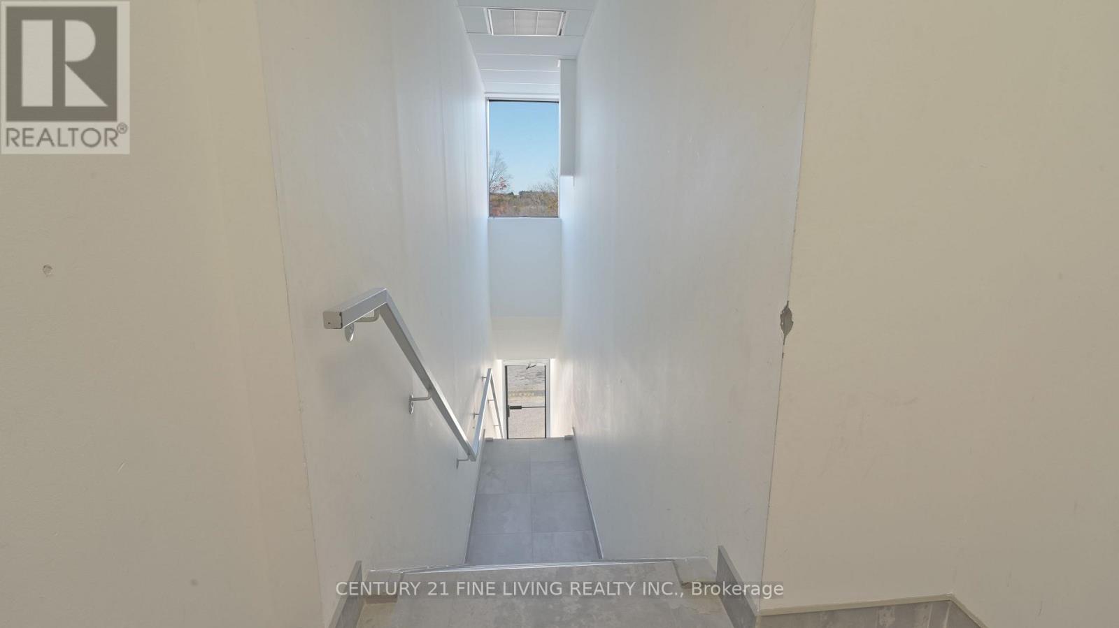 201 - 16260 Yonge Street, Aurora, Ontario  L4G 1N4 - Photo 2 - N12528542