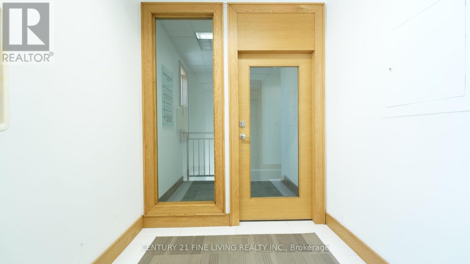 201 - 16260 Yonge Street, Aurora, Ontario  L4G 1N4 - Photo 3 - N12528542