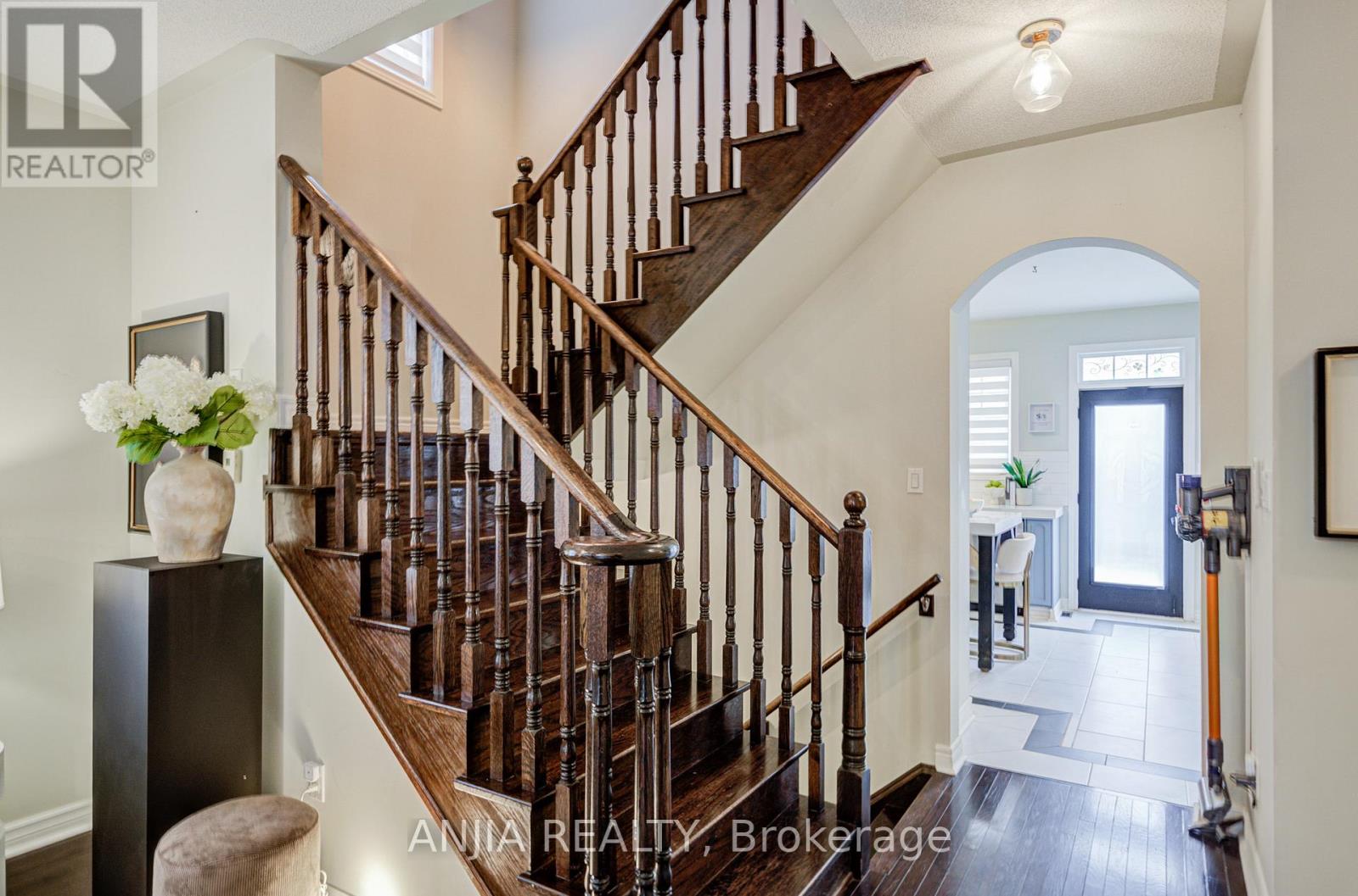 70 Fairlee Circle, Whitchurch-Stouffville, Ontario  L4A 0V3 - Photo 13 - N12528592