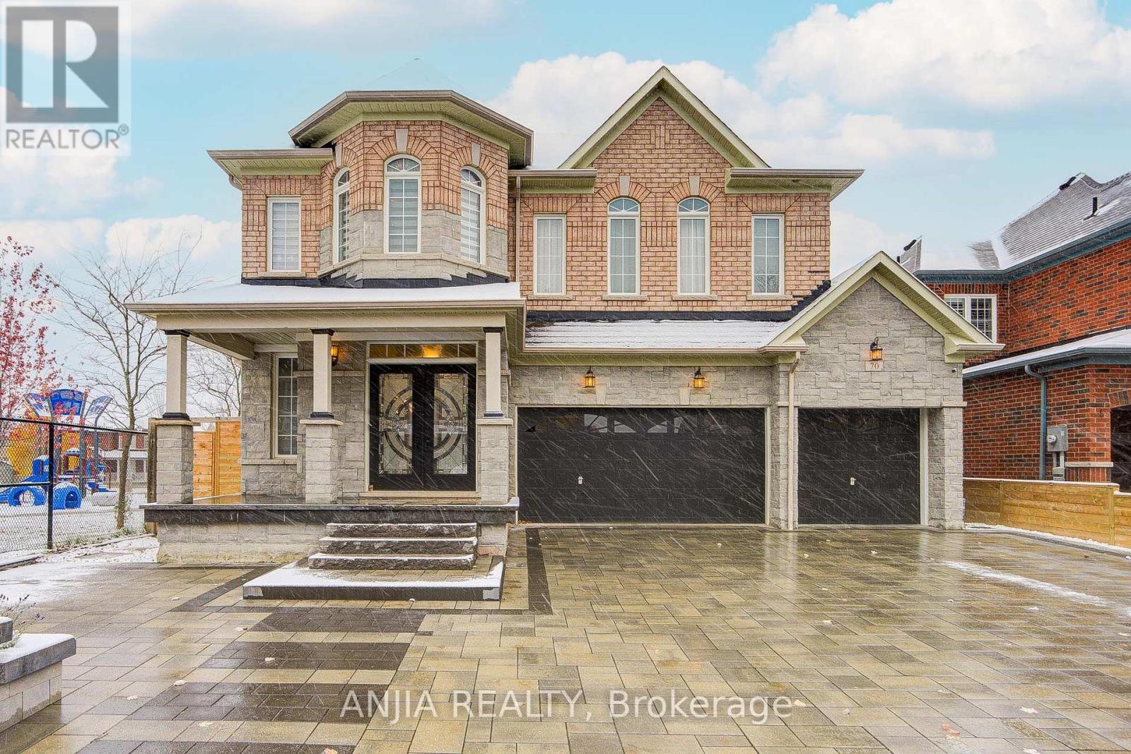 70 Fairlee Circle, Whitchurch-Stouffville, Ontario  L4A 0V3 - Photo 2 - N12528592