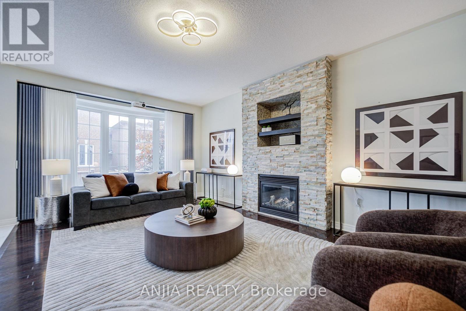 70 Fairlee Circle, Whitchurch-Stouffville, Ontario  L4A 0V3 - Photo 21 - N12528592