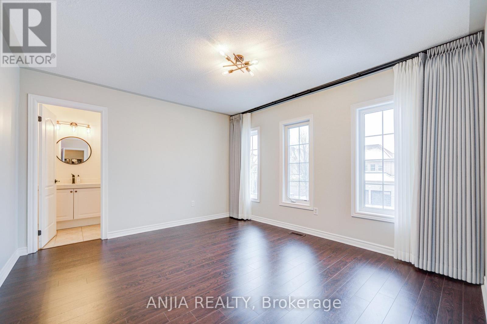 70 Fairlee Circle, Whitchurch-Stouffville, Ontario  L4A 0V3 - Photo 35 - N12528592