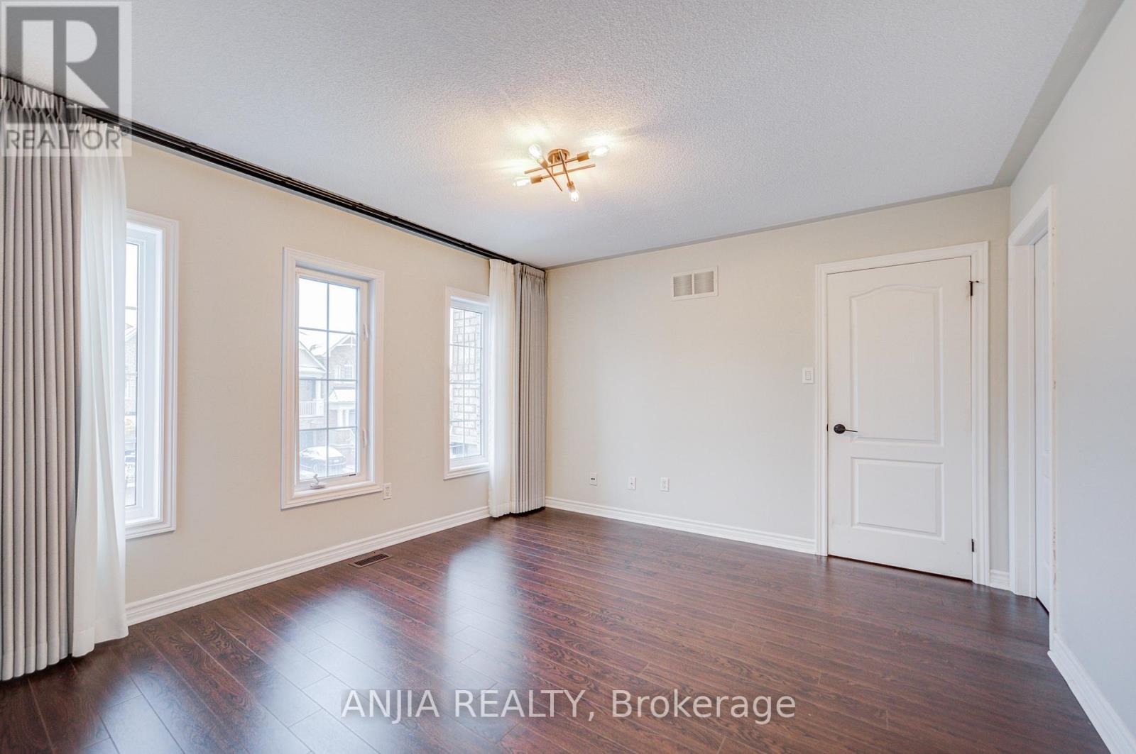 70 Fairlee Circle, Whitchurch-Stouffville, Ontario  L4A 0V3 - Photo 36 - N12528592