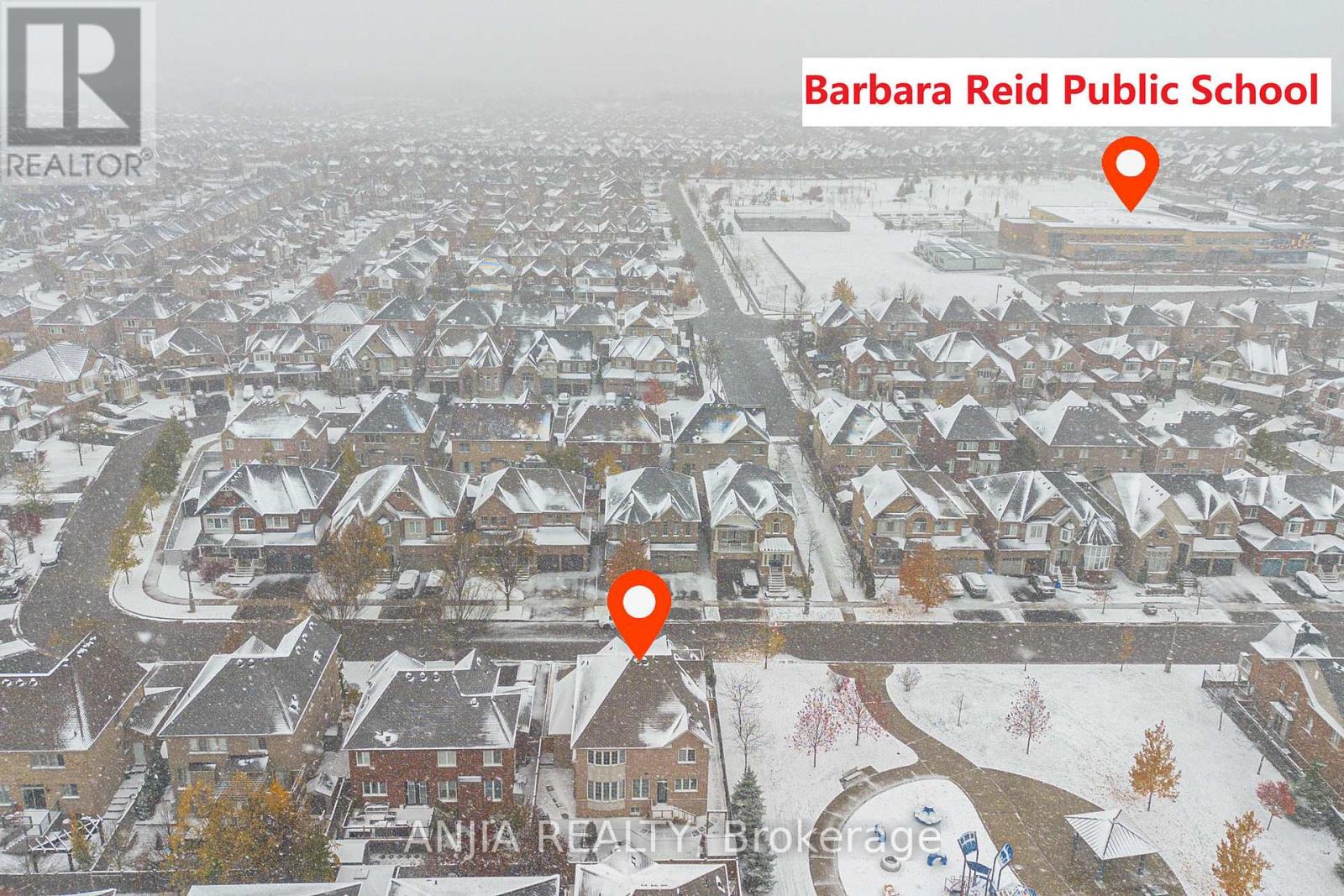 70 Fairlee Circle, Whitchurch-Stouffville, Ontario  L4A 0V3 - Photo 4 - N12528592