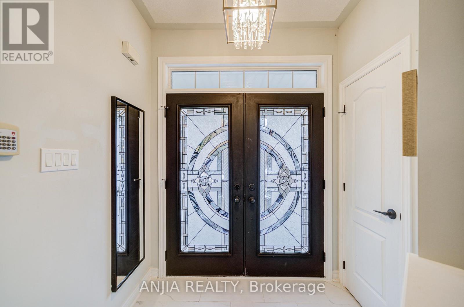 70 Fairlee Circle, Whitchurch-Stouffville, Ontario  L4A 0V3 - Photo 7 - N12528592