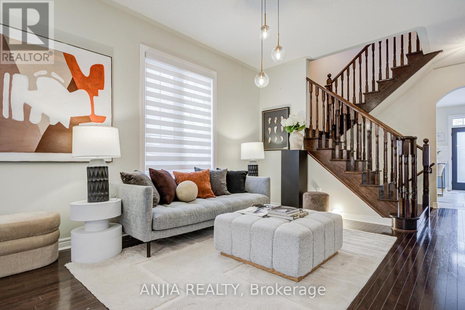 70 Fairlee Circle, Whitchurch-Stouffville, Ontario  L4A 0V3 - Photo 9 - N12528592