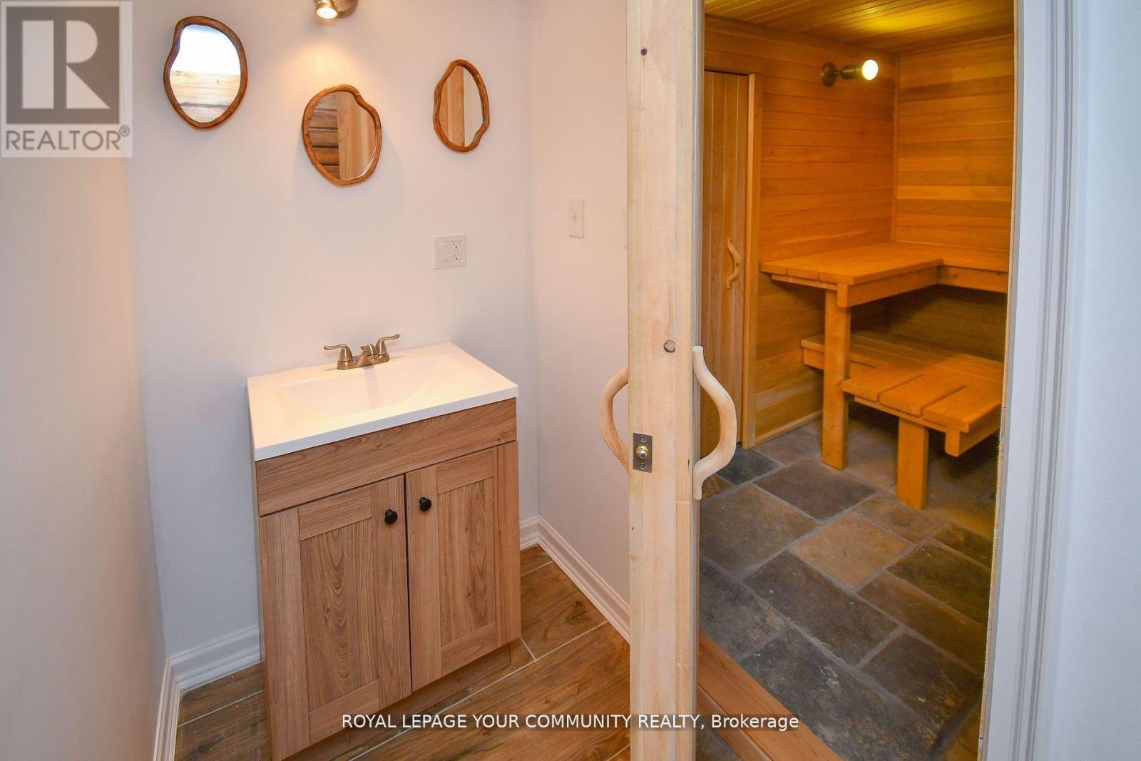 527 Big Bay Point Road, Innisfil, Ontario  L9S 2N4 - Photo 19 - N12528598