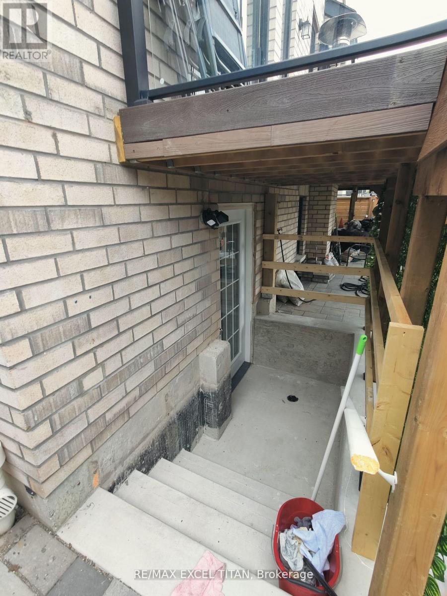 460 Mactier Drive, Vaughan, Ontario  L4H 4L8 - Photo 2 - N12528606