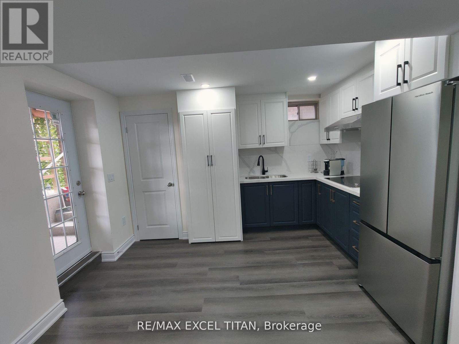 460 Mactier Drive, Vaughan, Ontario  L4H 4L8 - Photo 3 - N12528606