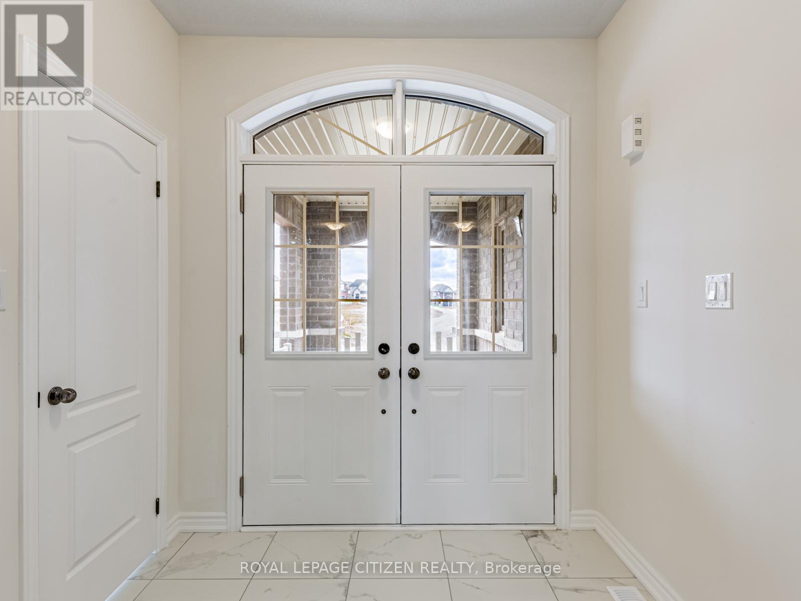 63 Fenn Crescent, New Tecumseth, Ontario  L9R 0X3 - Photo 4 - N12528616