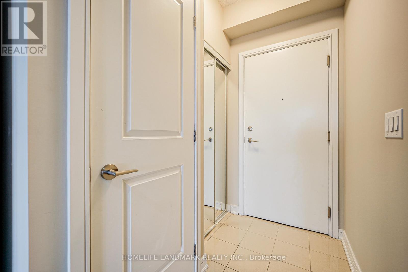 1401 - 9205 Yonge Street, Richmond Hill, Ontario  L4C 1V5 - Photo 7 - N12528618