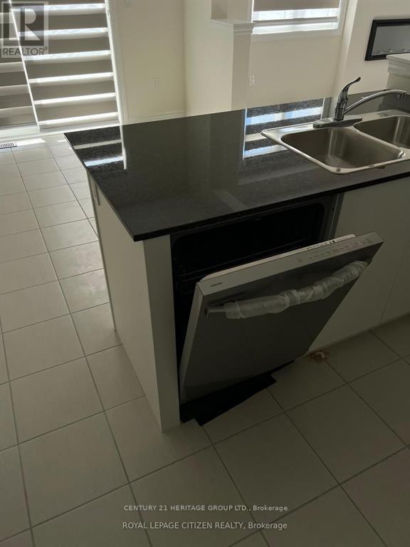 1 Wayne Allison Drive, Georgina, Ontario  L0E 1R0 - Photo 11 - N12528638